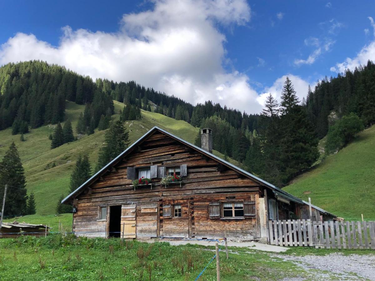 Walli Laterns - Ski Und Bergvergnuegen Direkt Vor Der Haustuer Bagian luar foto